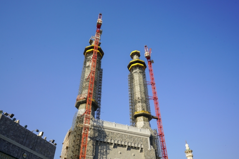 Masjid yang sedang di renovasi