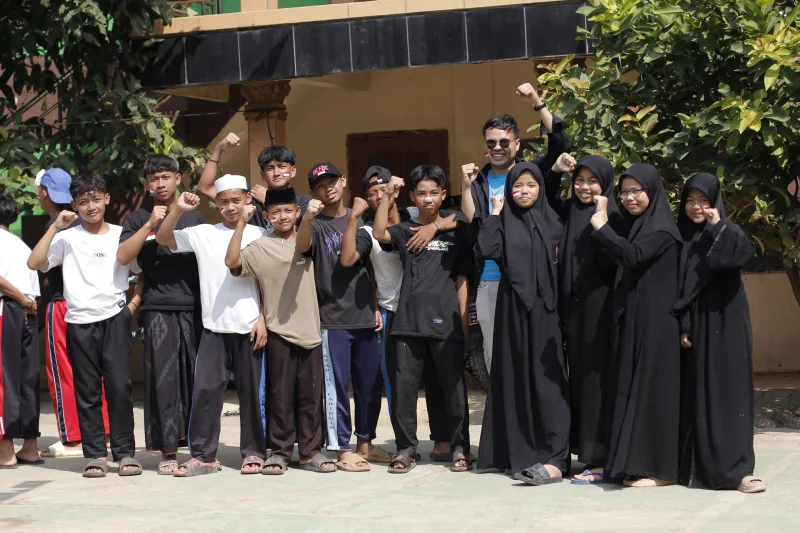 Adab kepada Anak Yatim
