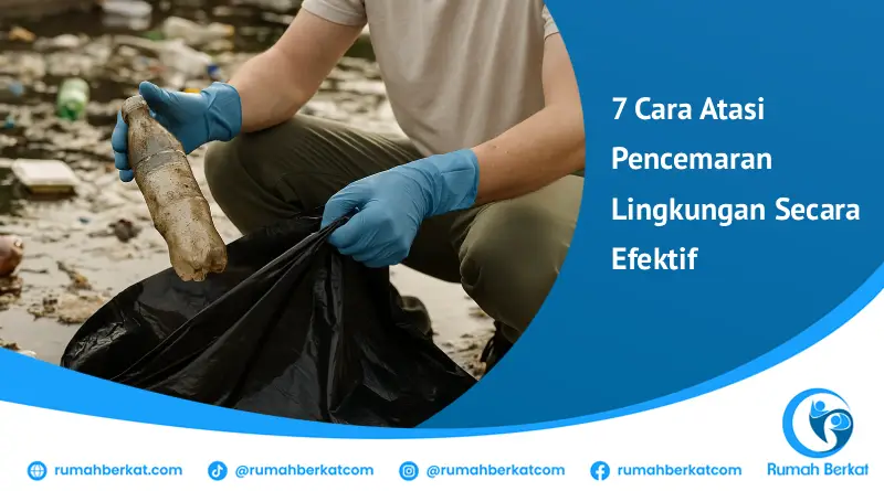 Seorang relawan memungut sampah plastik dari area tercemar, menggambarkan upaya mengatasi pencemaran lingkungan.
