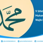 Kaligrafi nama Nabi Muhammad SAW dengan latar belakang lembut, menggambarkan sifat teladan Nabi Muhammad yang wajib dicontoh.